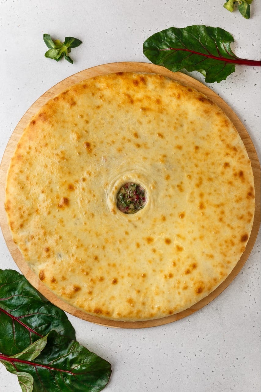 с листьями свеклы и сыром